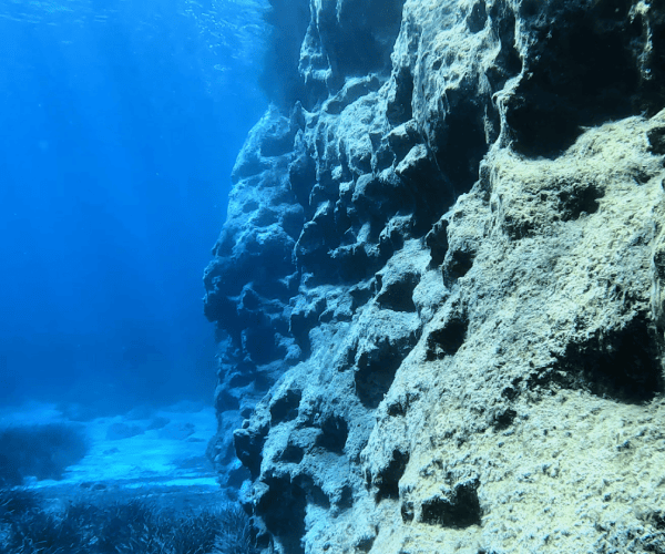 Wall-Grammeno-proti-island