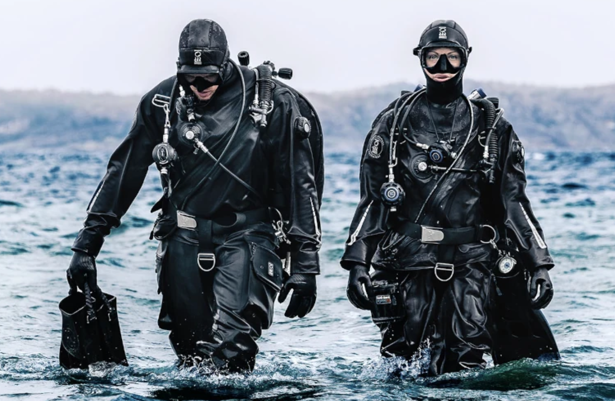 Dry suit diver Specialty Course